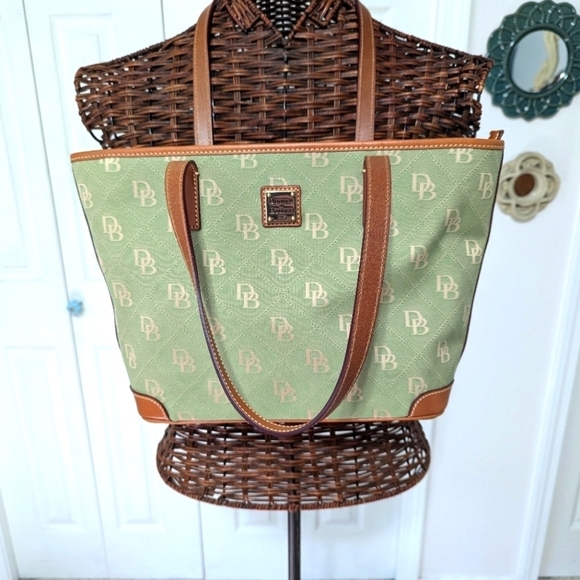 NWOT Dooney Bourke Max Quilt Charleston/Gretta Tote - Picture 2 of 9